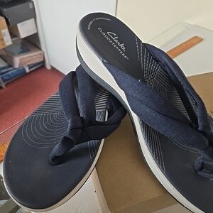 9M Clarks Women's Navy Sandals Org. 65.00